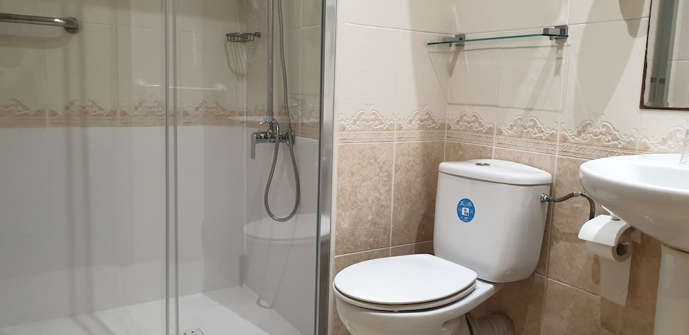 Hostal Las Fuentes 63/66