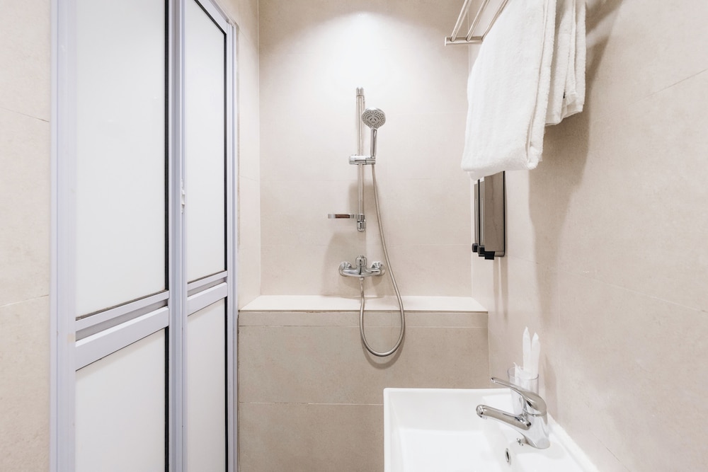 Harbour Ville Hotel Hamilton - Lavender 62/63