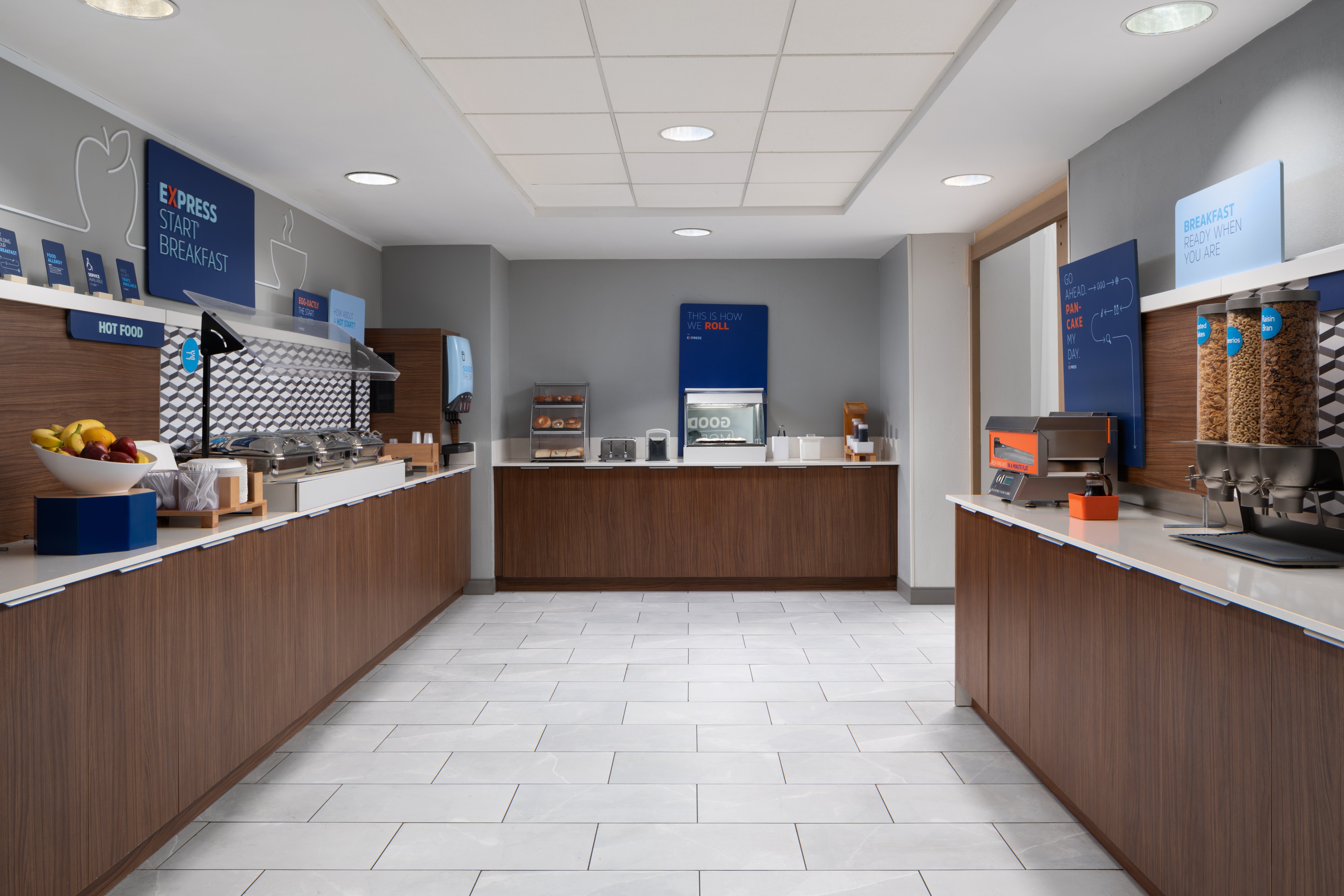 Holiday Inn Express Hotel & Suites Chaffee - Jacksonville West 7/49