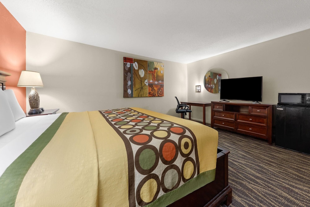 Super 8 by Wyndham New Orleans 20/43
