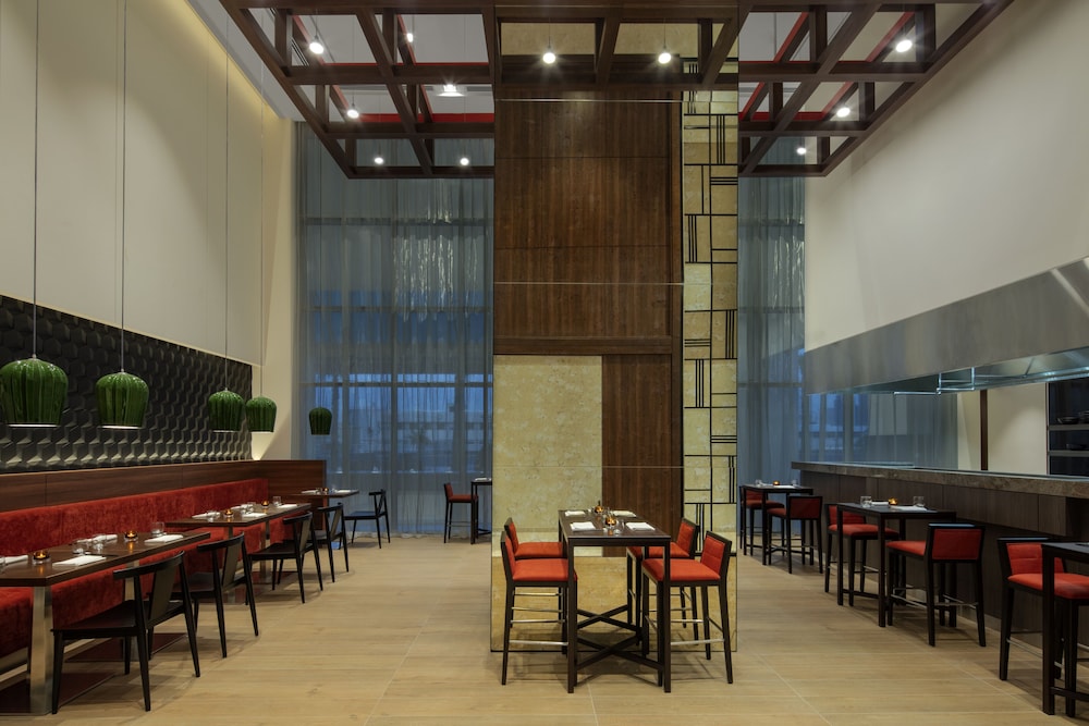 Hyatt Place Dubai Jumeirah Residences 35/50