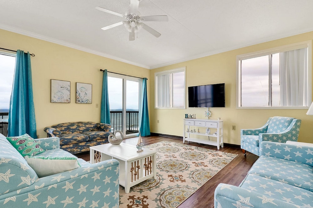 North Shore Oceanfront Resort Hotel 39/80
