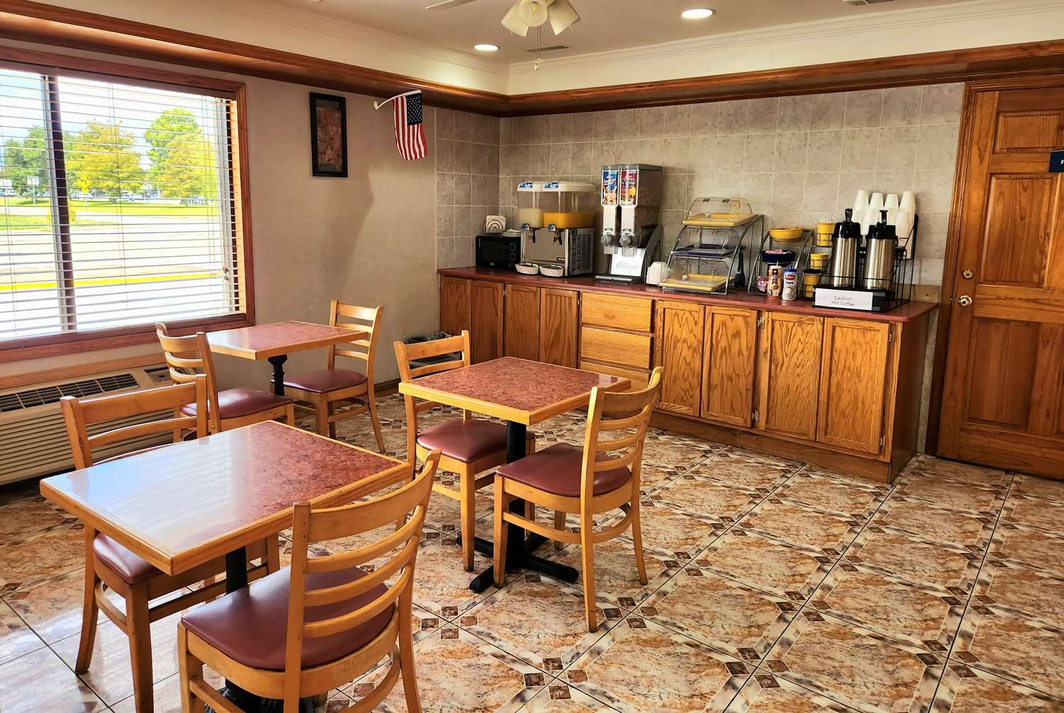 Days Inn by Wyndham Slidell 16/23