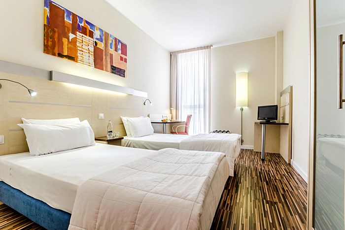 Yit Ciudad de Zaragoza Ex Express By Holiday Inn Zaragoza 8/30