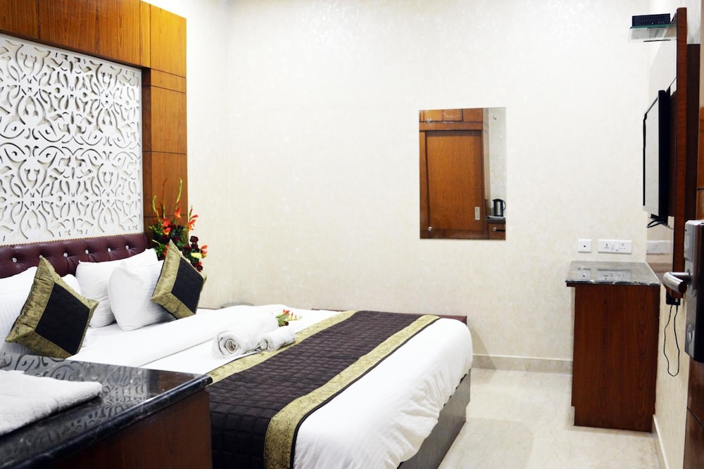TRINITY CORPORATE SUITES 16/43