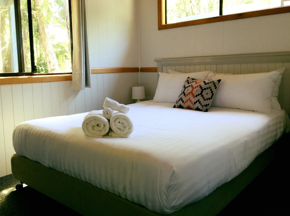 Retreat, Cabin, Queen Bed