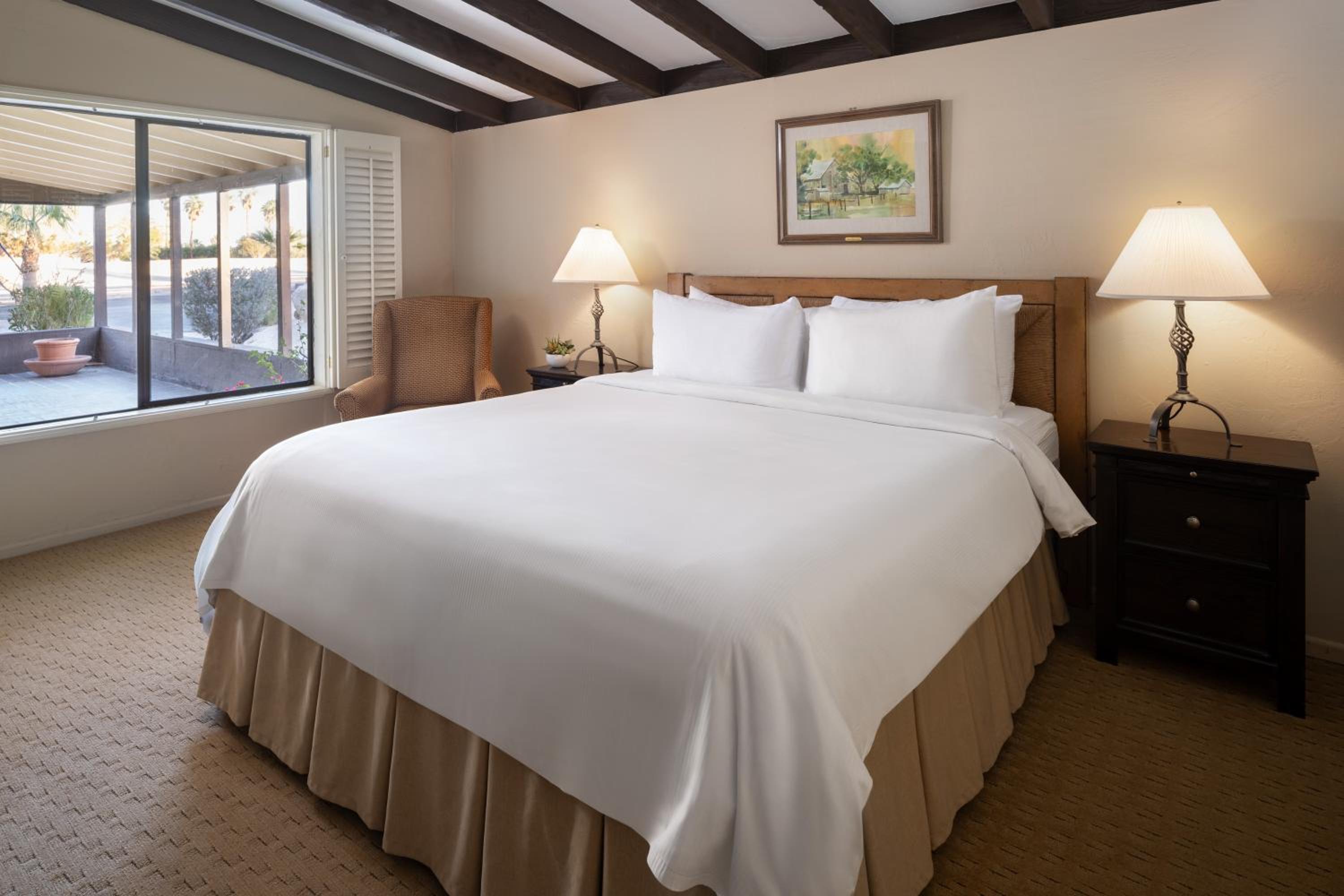 2 Bedrooms, Casita, 1 King and 2 Queen Beds