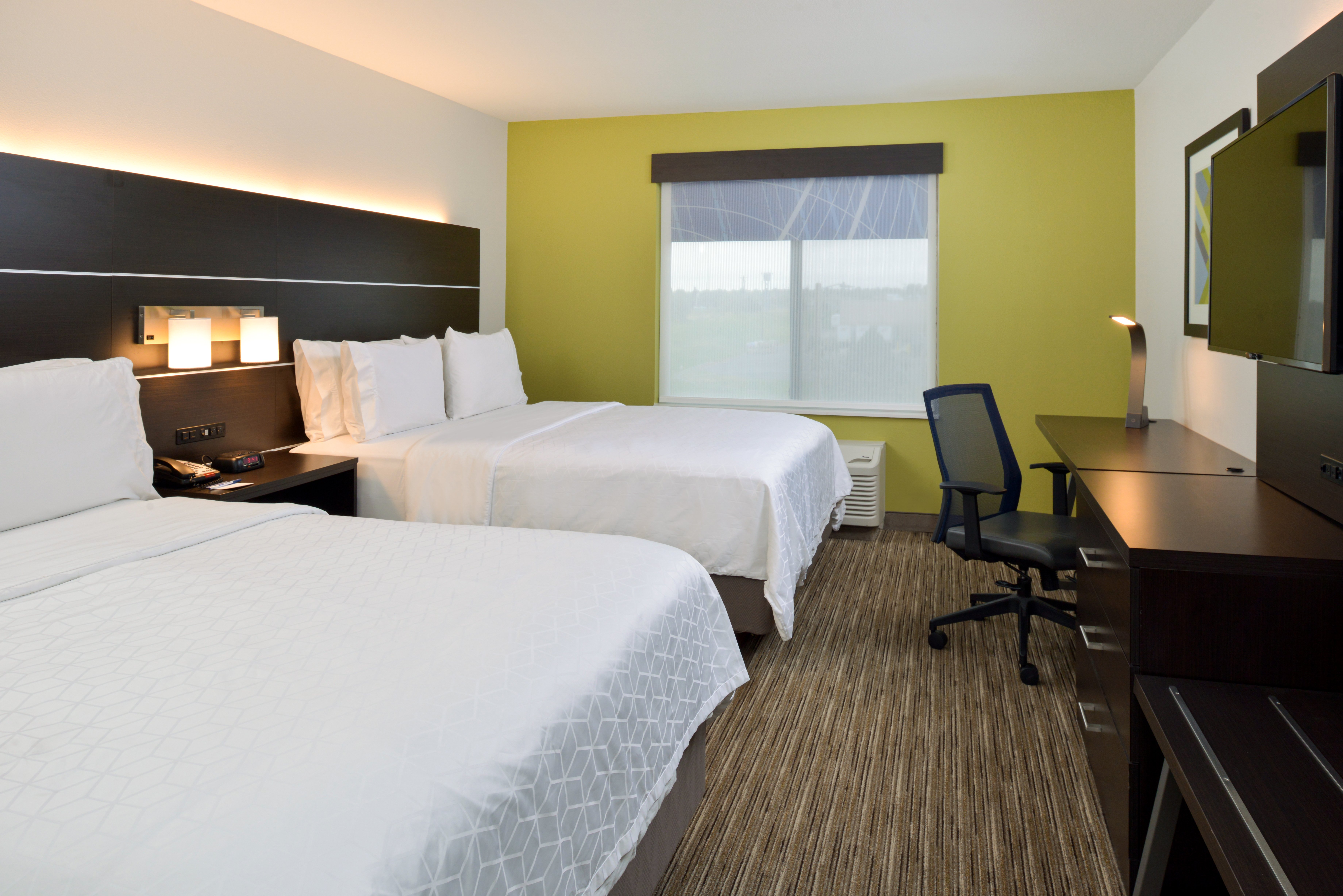 غرفة بسريرين كوين، Holiday Inn Express Hotel And Suites Pueblo North 3/6