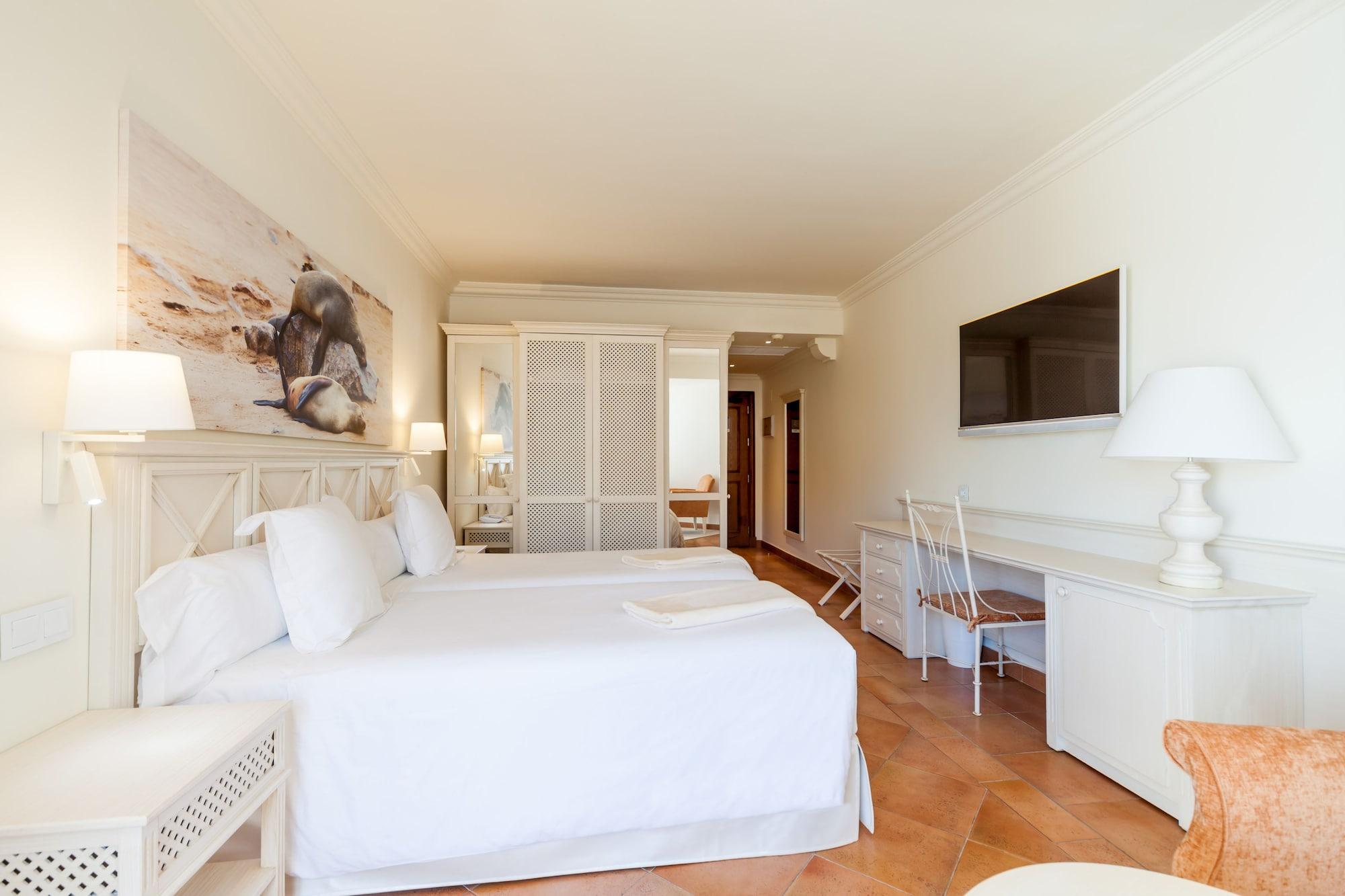 Room, Single, Double Bed, Partial Sea View