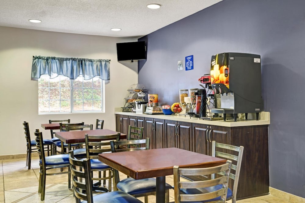 Microtel Inn &amp; Suites by Wyndham Union City/Atlanta Airport 24/37