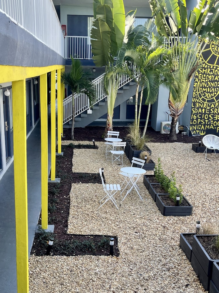 Up Midtown (ex. Wishes Hotel Biscayne) 37/55