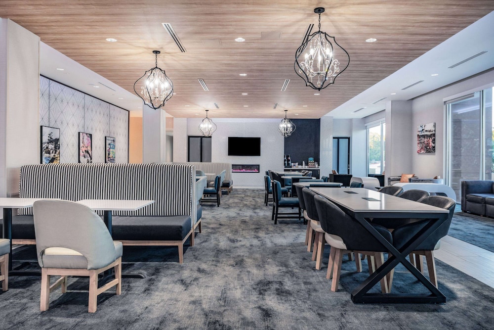La Quinta Inn & Suites by Wyndham Yucaipa 41/51