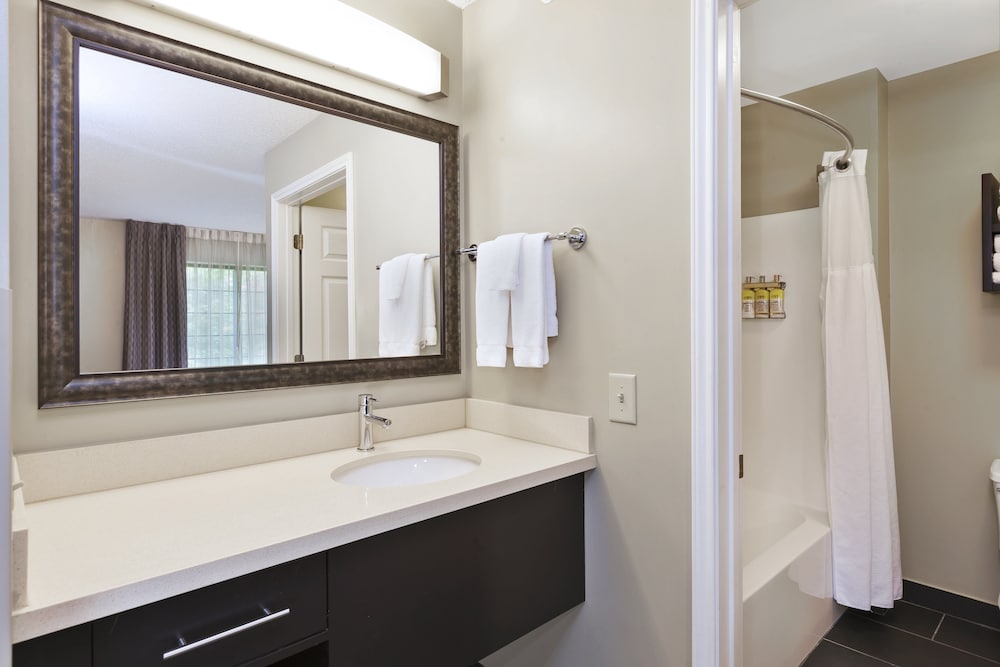Staybridge Suites Detroit-Utica 13/58
