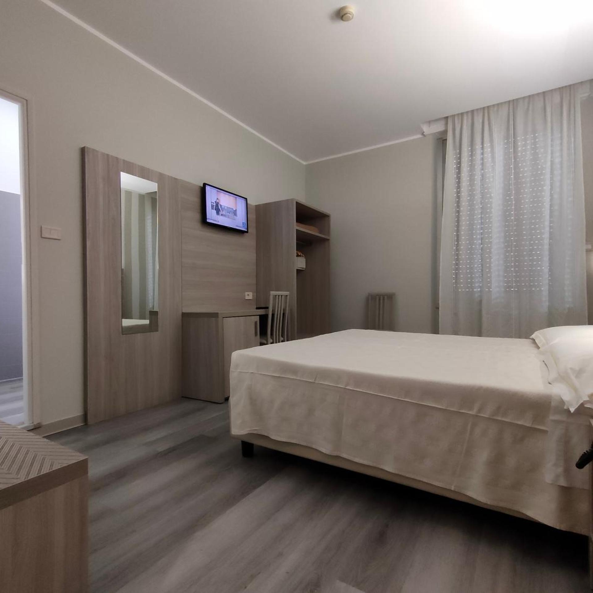 ROOM, DOUBLE BED