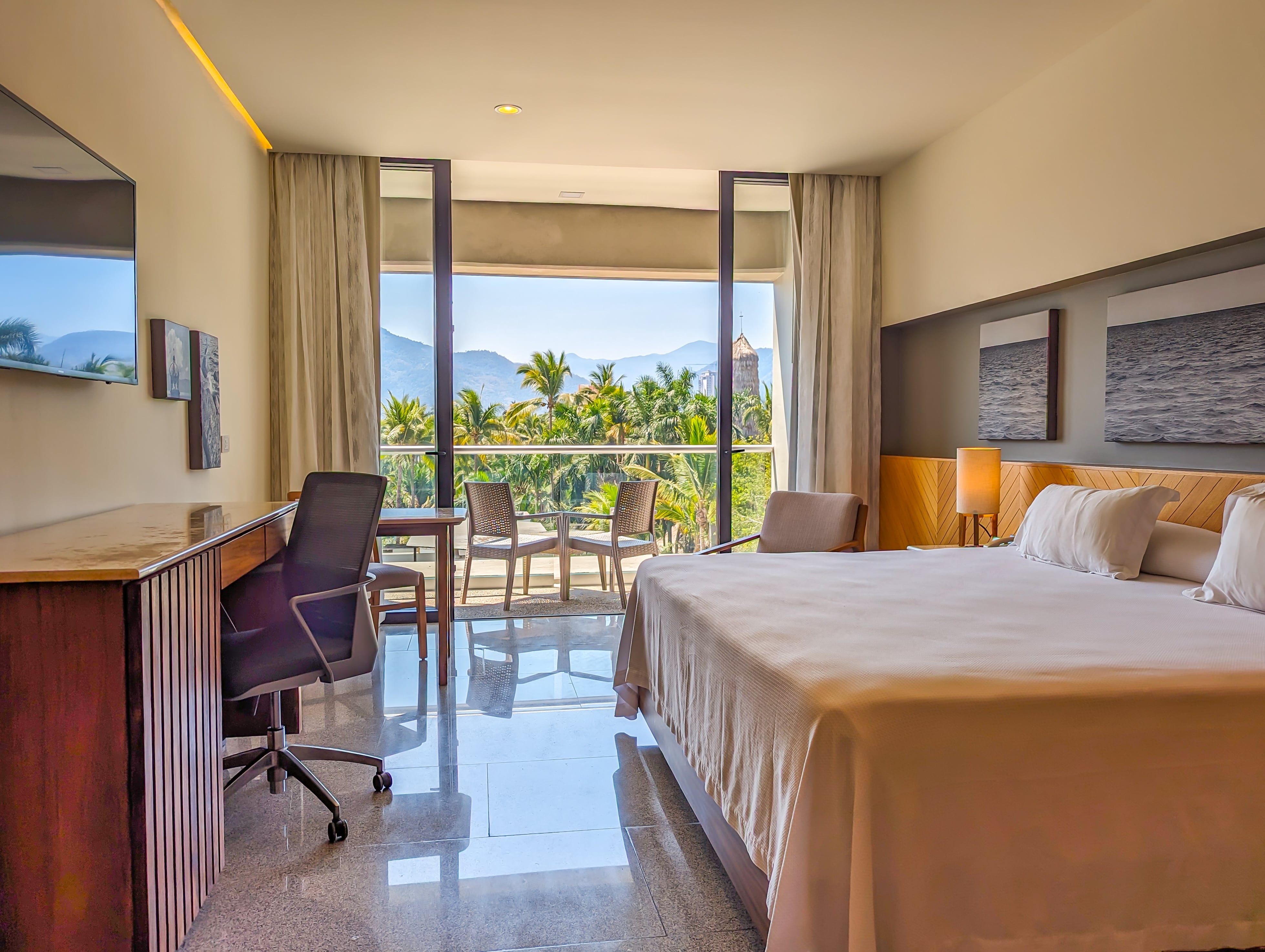 Deluxe, King Bed
