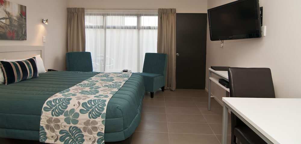 Breakwater Motel 14/60