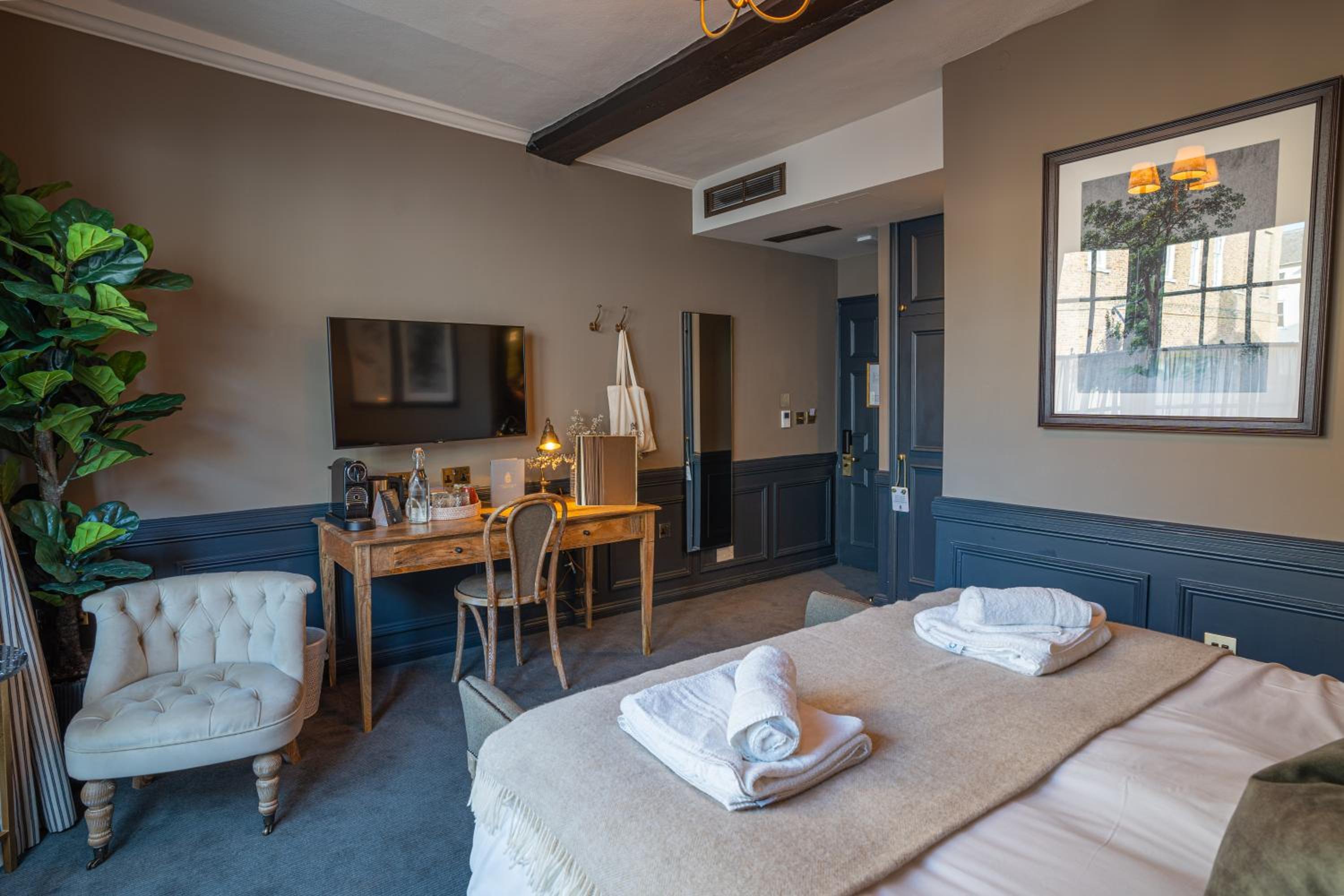 Salisbury Arms Hotel 45/54