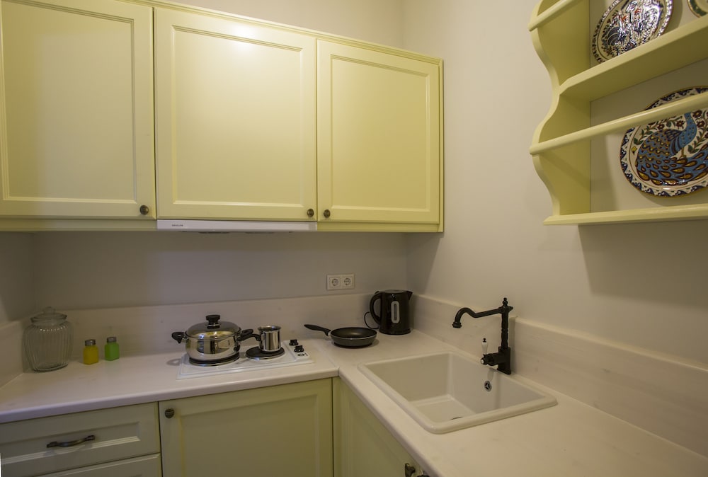 Efchi Suites 1904 37/39