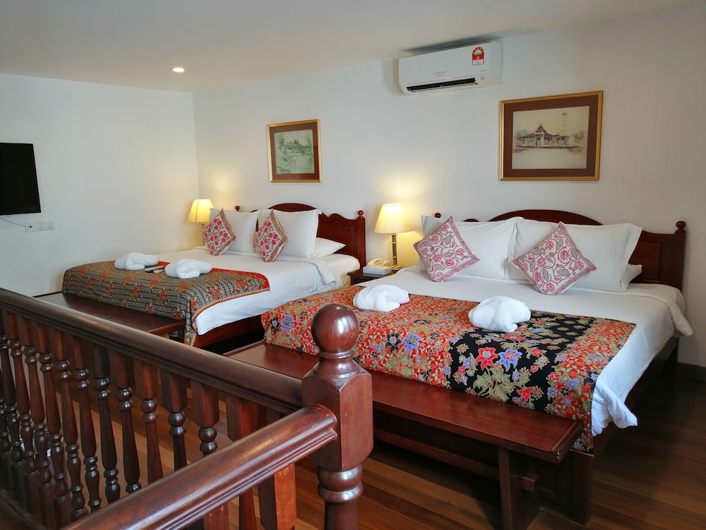 Heeren Straits Hotel 34/75