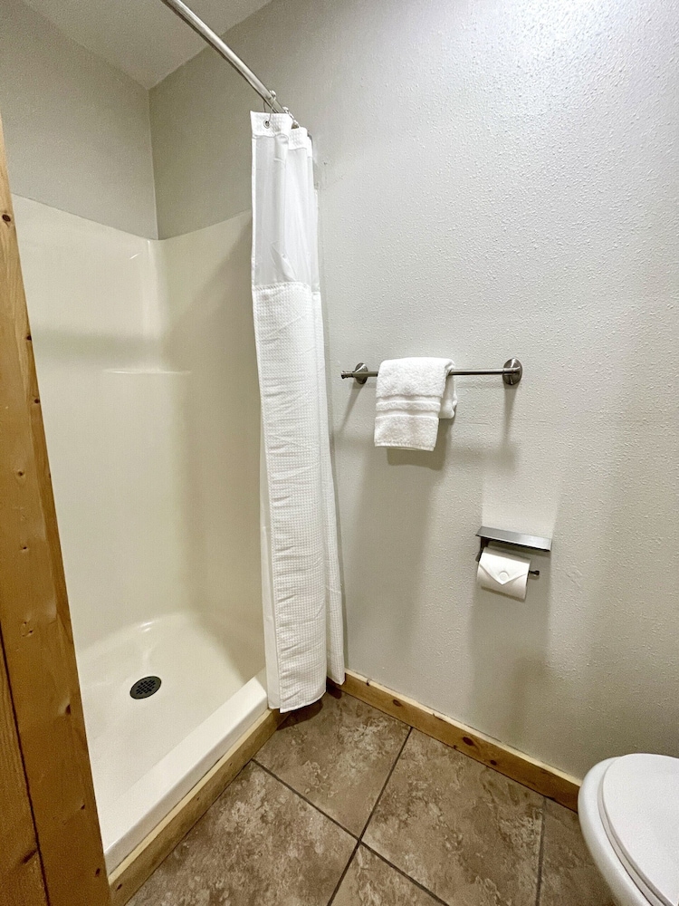 Carriage House Inn 34/36