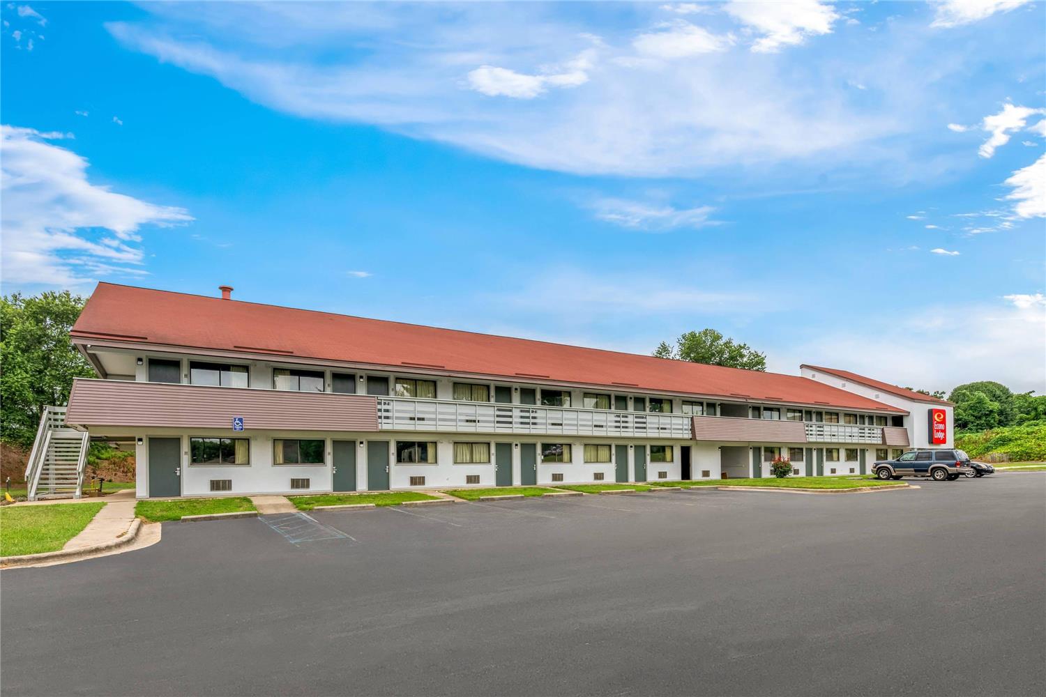 Econo Lodge Hickory 2/21