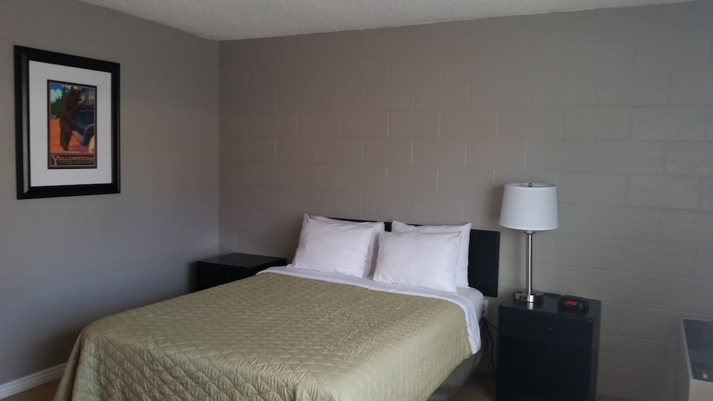 Motel West 13/58
