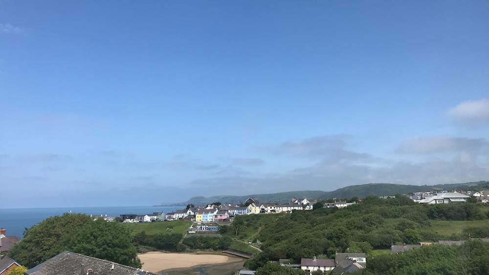 Highcliffe Hotel 39/48