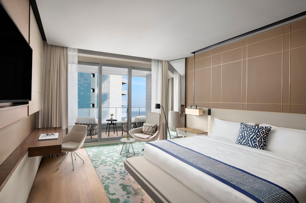 EXECUTIVE, SUITE, KING BED, SEA VIEW, BALCONY, EXECUTIVE LOUNGE ACCESS