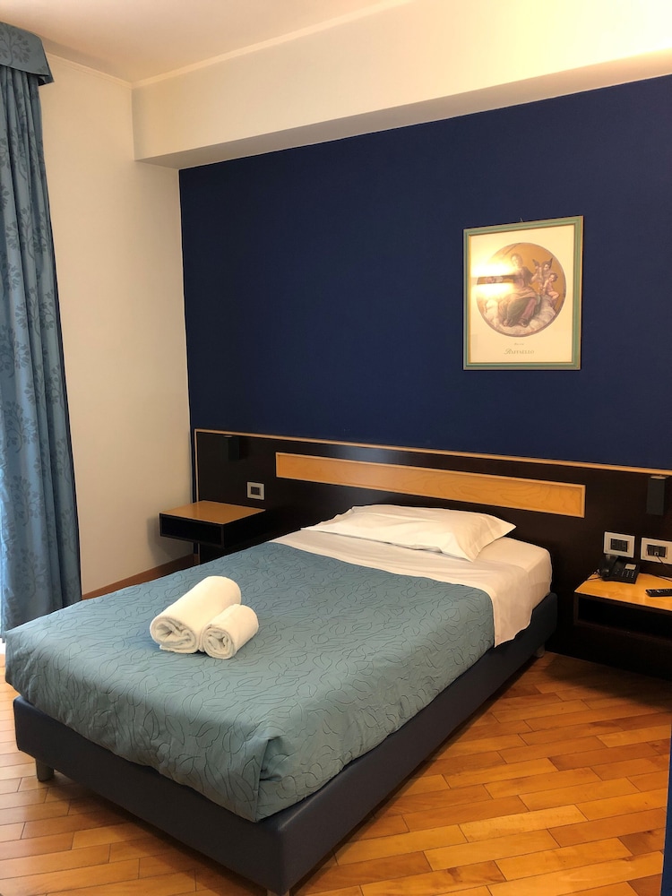 BASIC, SINGLE BED, CITY VIEW