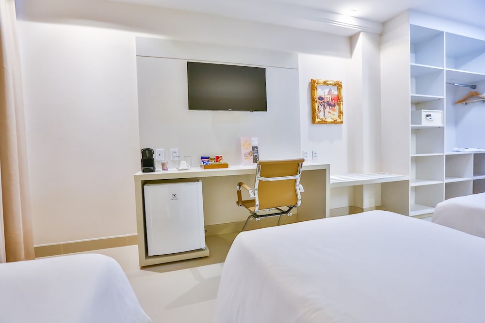 Golden Lis Hotel Boutique 68/76