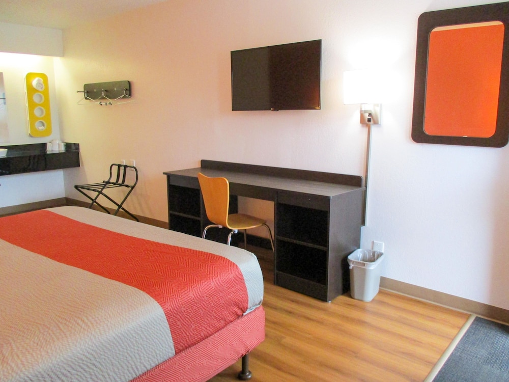 Motel6 Memphis, TN - Downtown 32/58