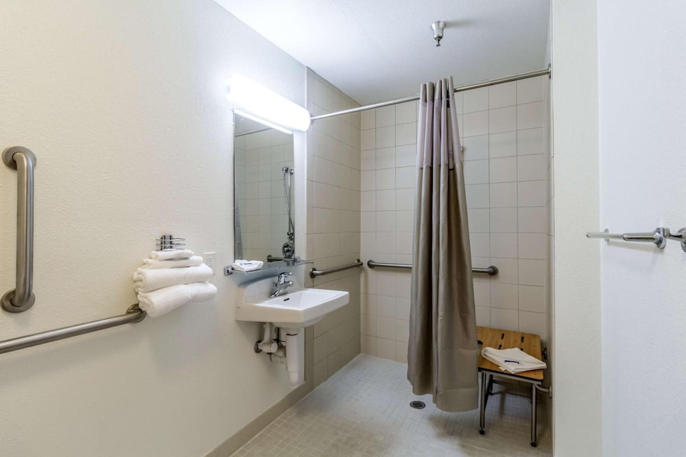 غرفة ديلوكس بسرير كوين، Motel6 Kirkland, WA - North Kirkland 7/7