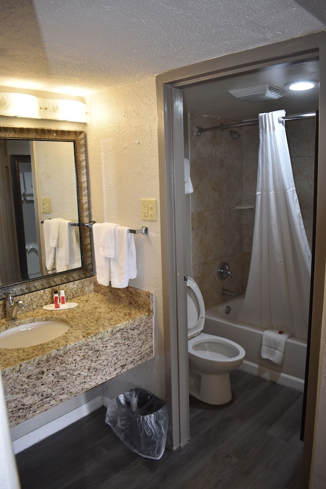 غرفة أساسية بسريرين كوين، Days Inn by Wyndham Wildwood I-75 3/3