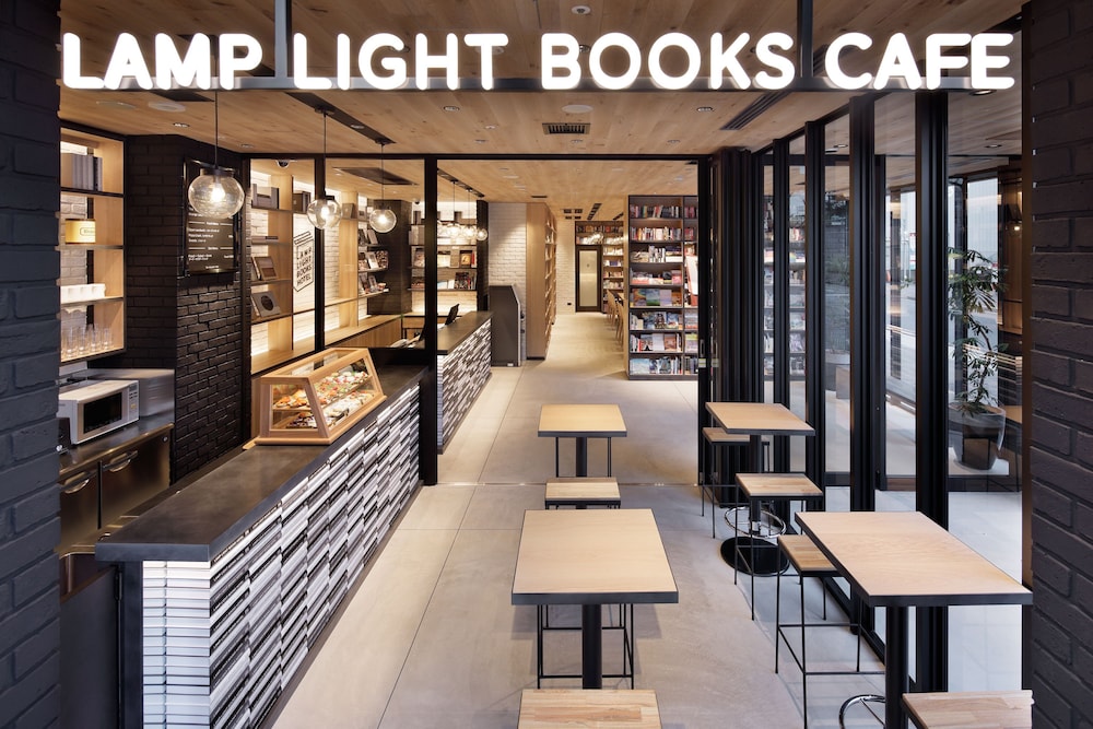 Lamplight Books Hotel Nagoya 3/37