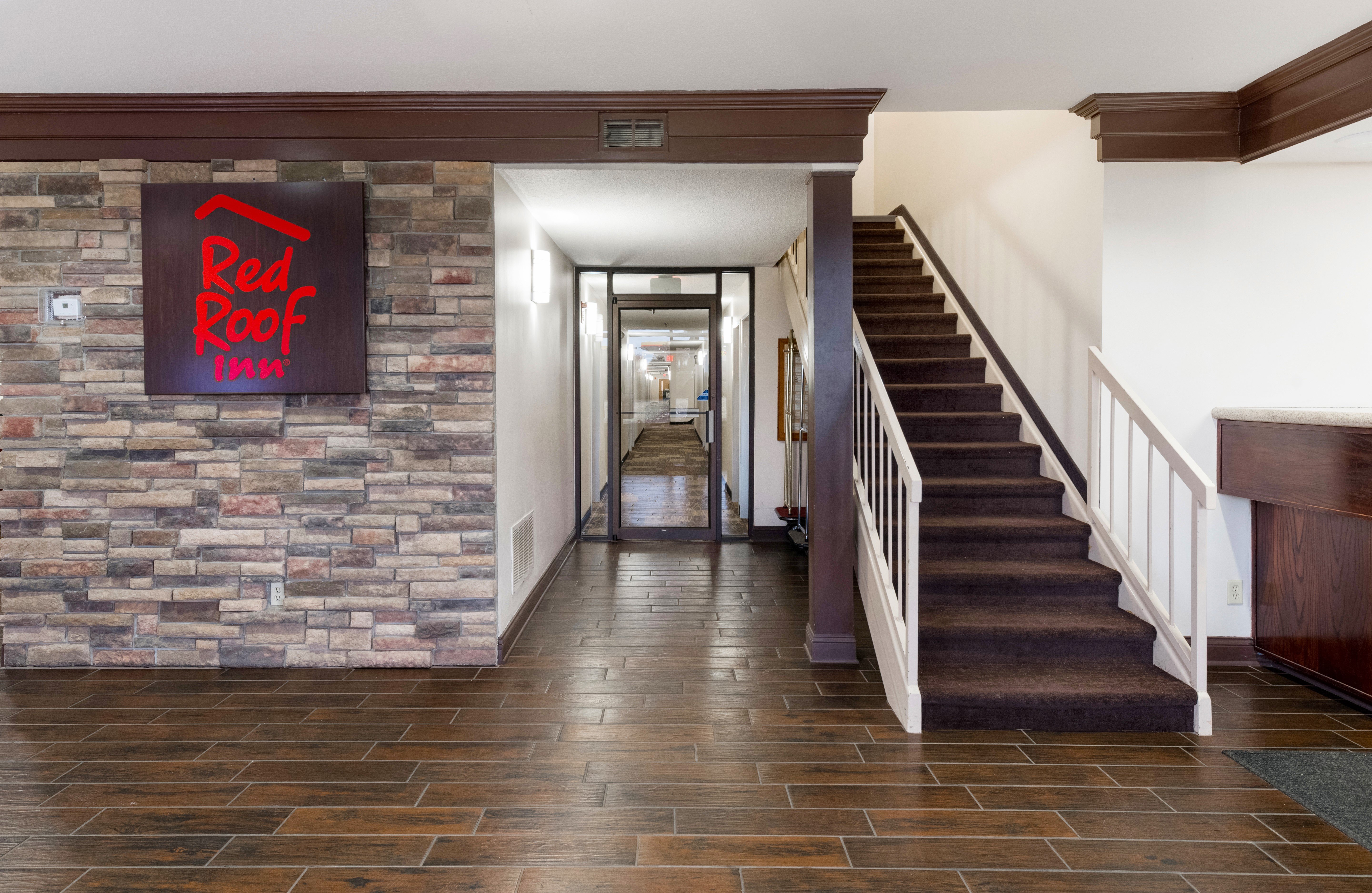 Red Roof Inn Fort Wayne photo2