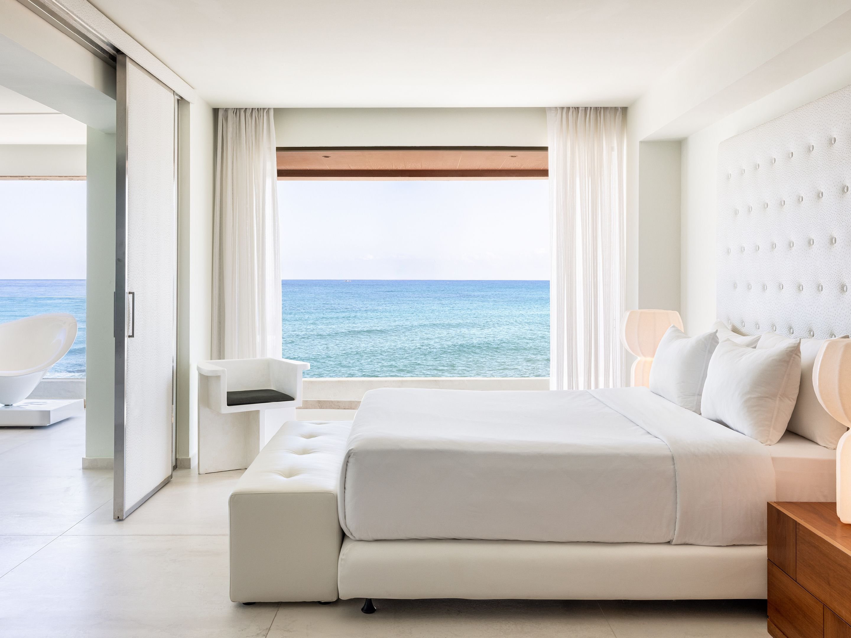 White, Suite