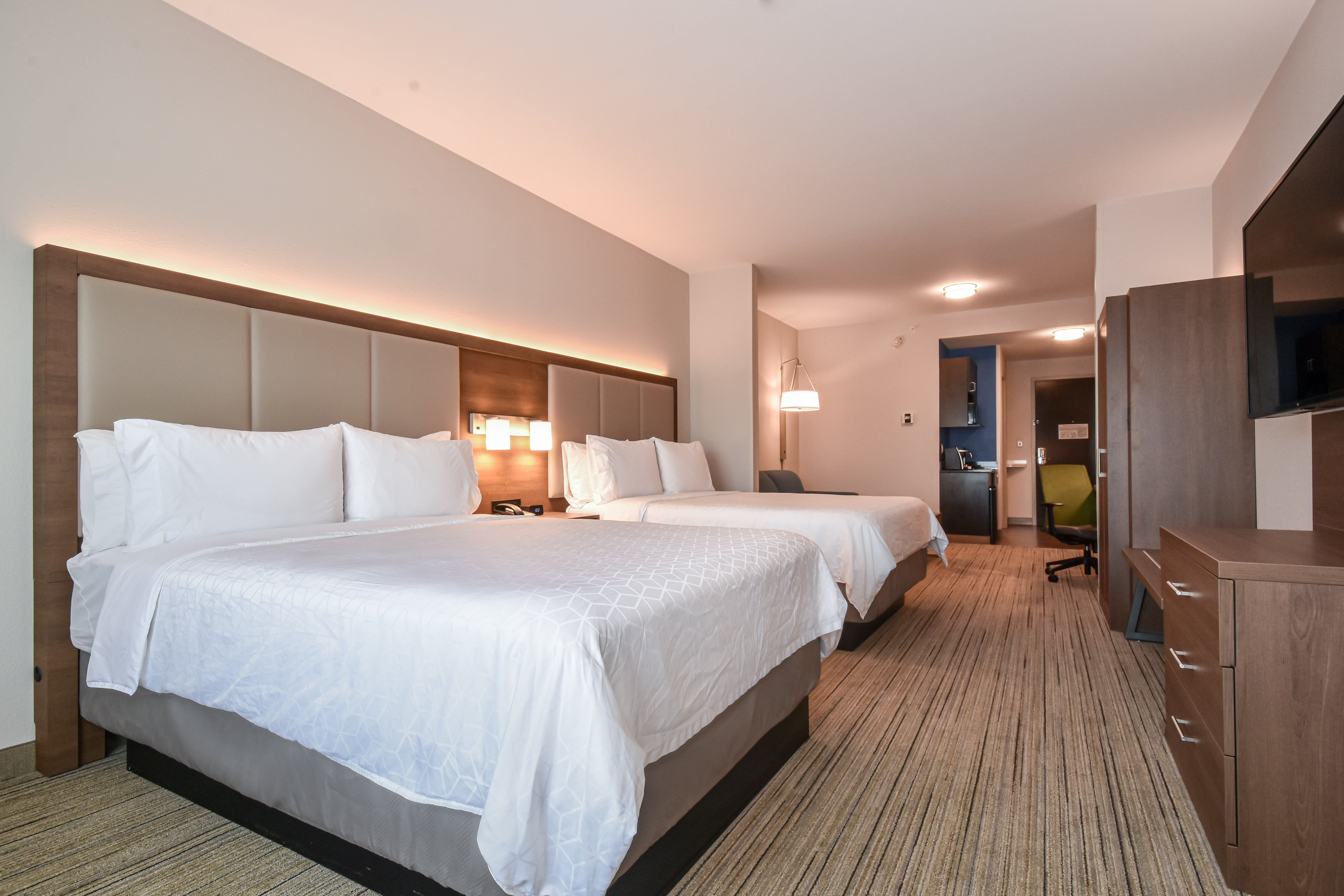 Holiday Inn Express Suites Charlotte Southeast Matthews 14/48