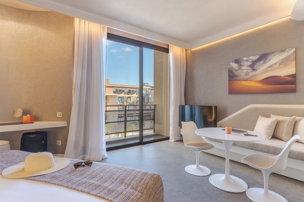 Cr7, Avenue, Twin Beds