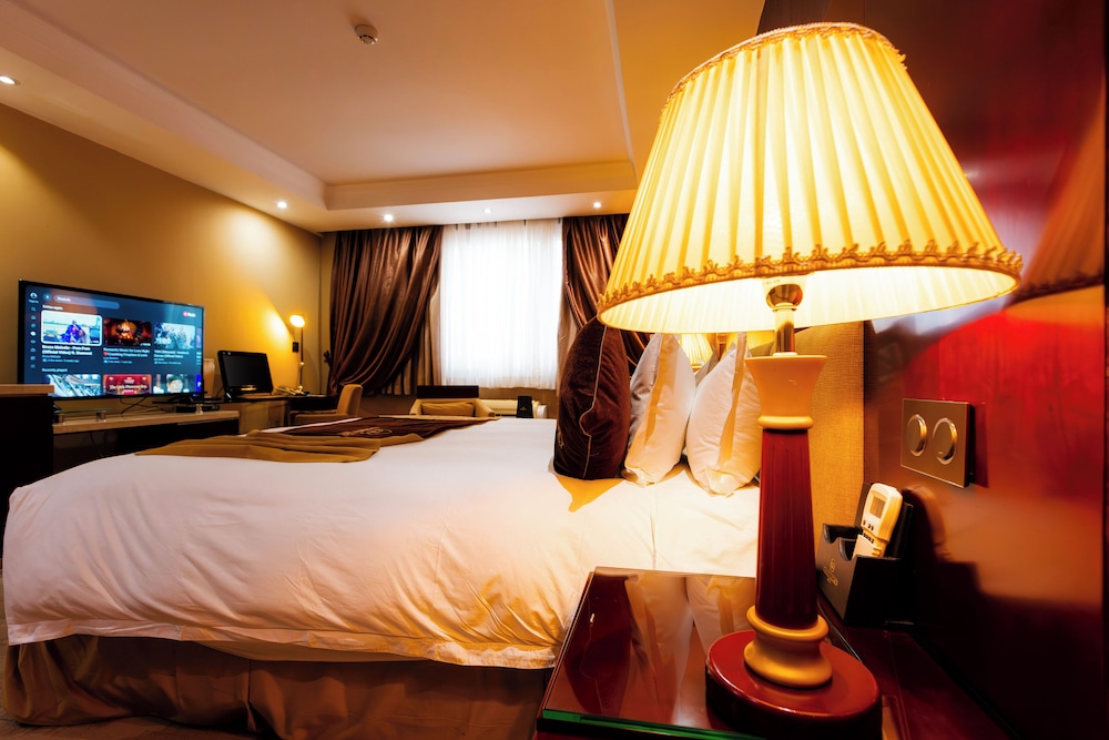 Superior, King Bed 4/4