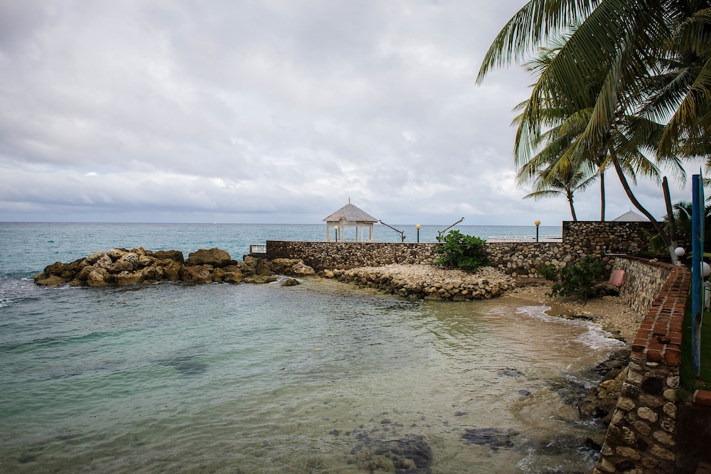 Tropical Beach Suite 12/18