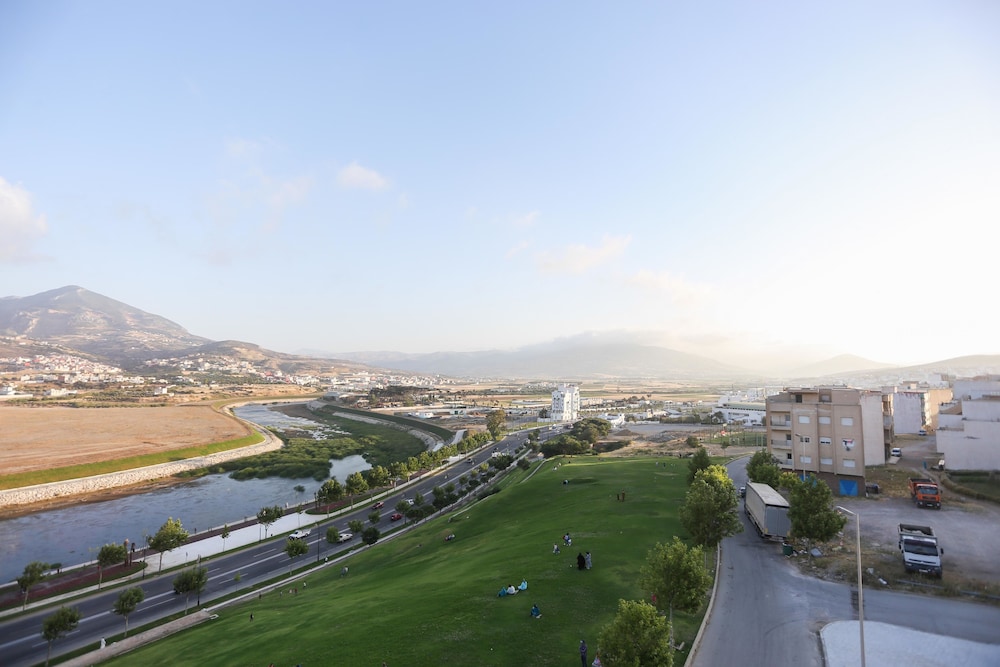Makarim Tetouane 30/41