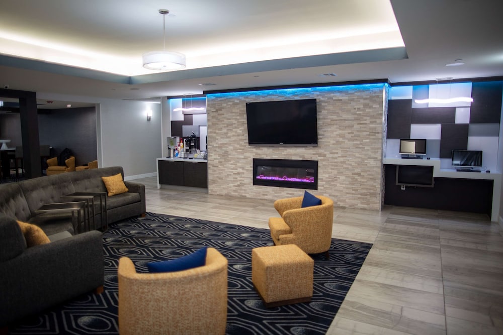 La Quinta Inn & Suites by Wyndham Houston East at Normandy 53/63