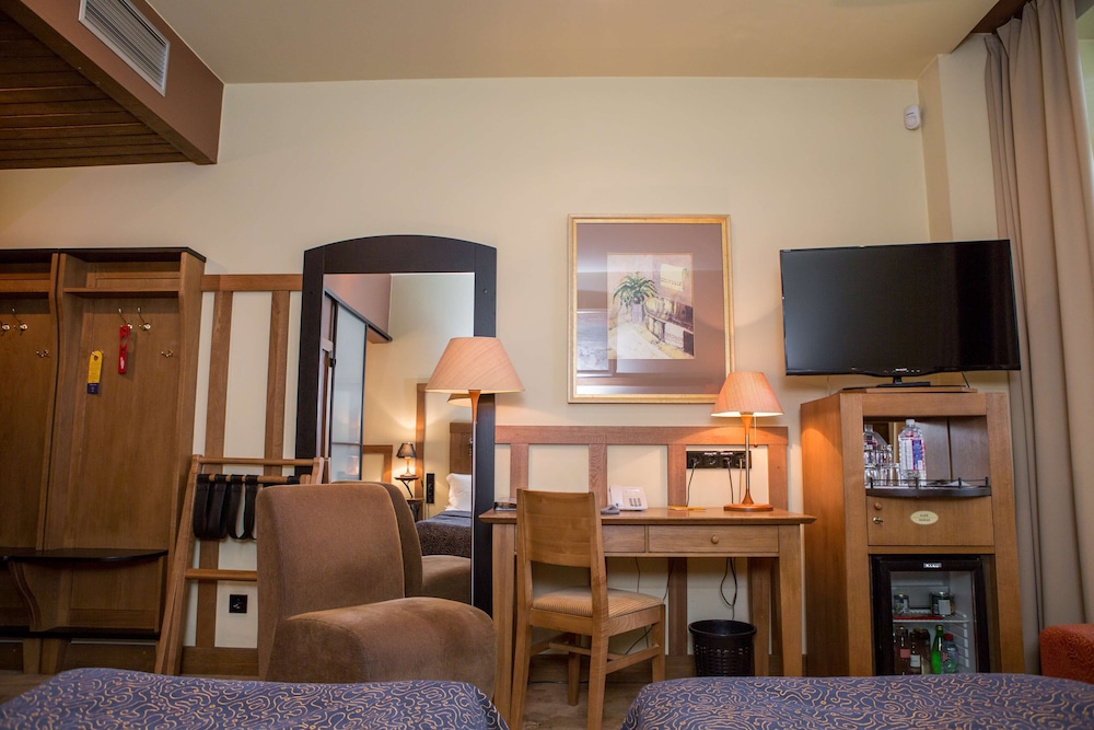 Best Western Santakos Hotel 43/44