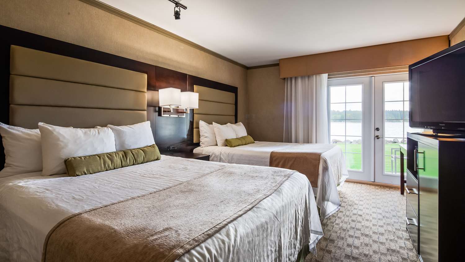 Room, 2 Queen Beds, Water View, Balcony