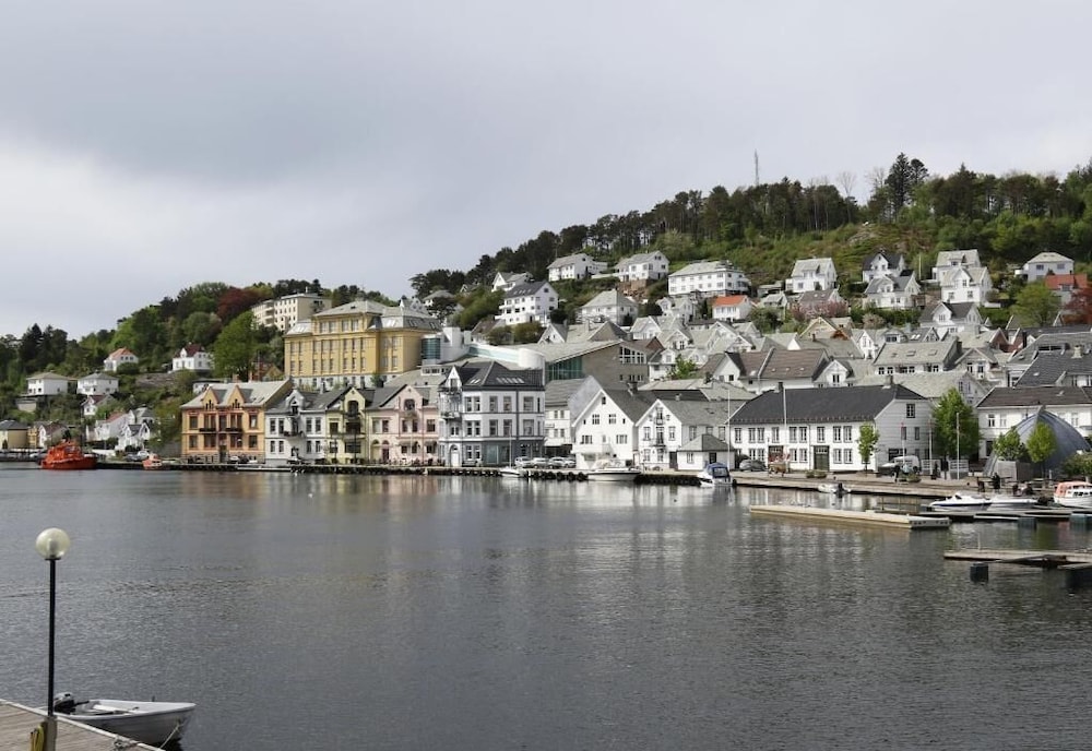 FARSUND FJORDHOTELL 35/48