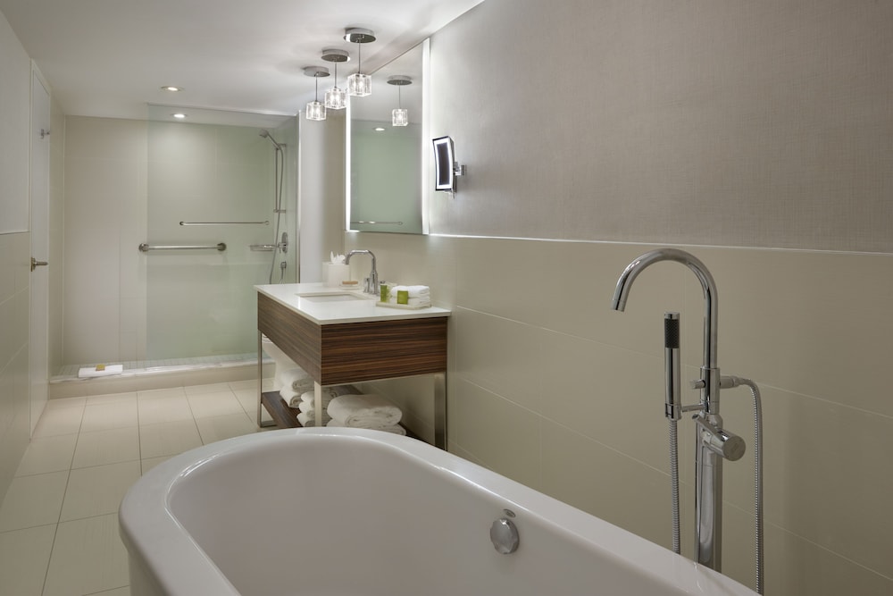 Hilton Toronto Airport Hotel & Suites 19/79
