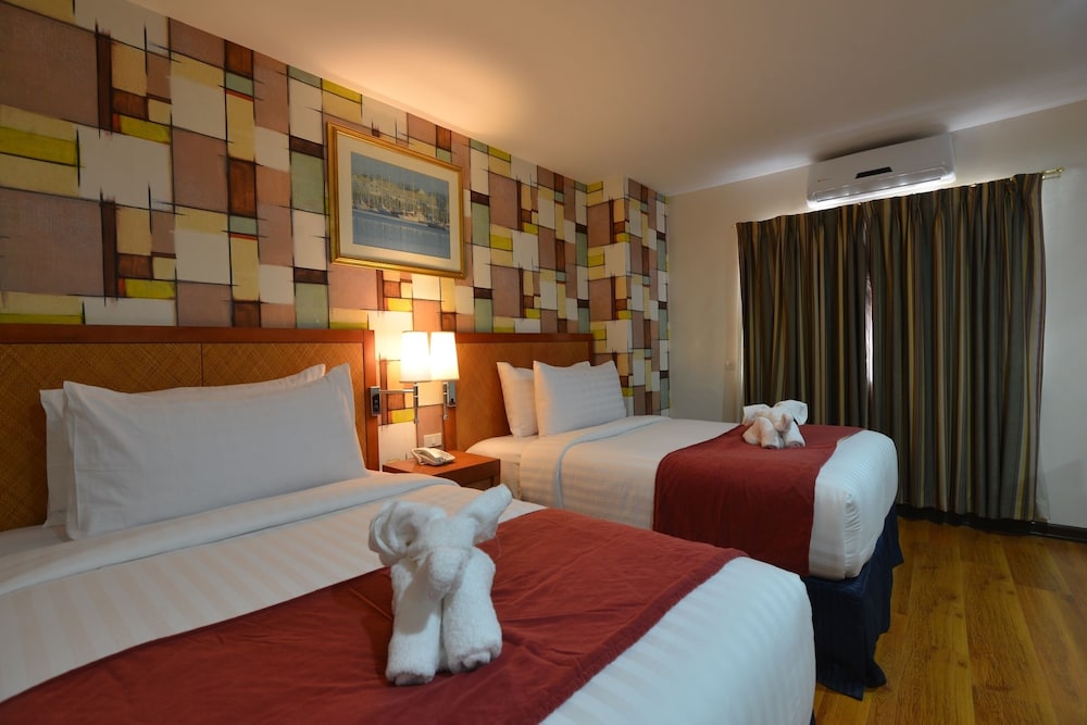 Royal Suites Condotel 9/18