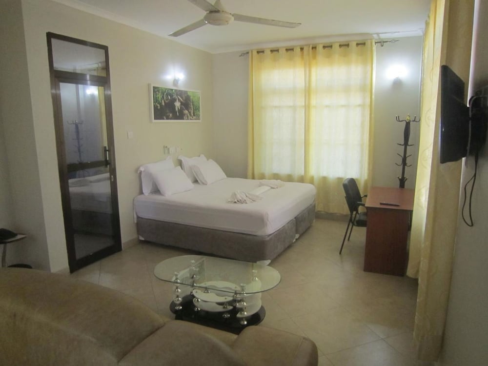 DELUXE, KING BED