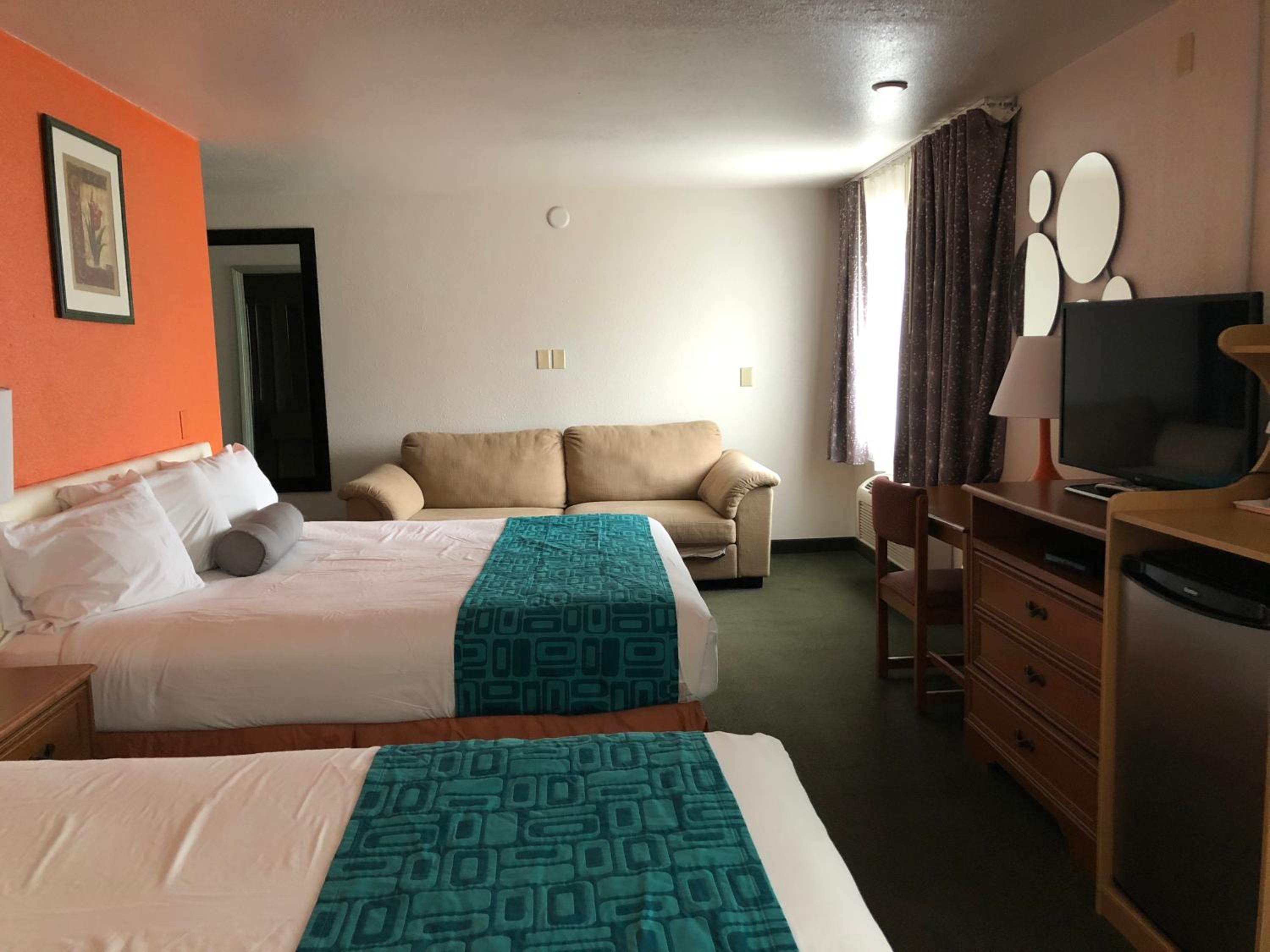 Deluxe, 2 King Beds