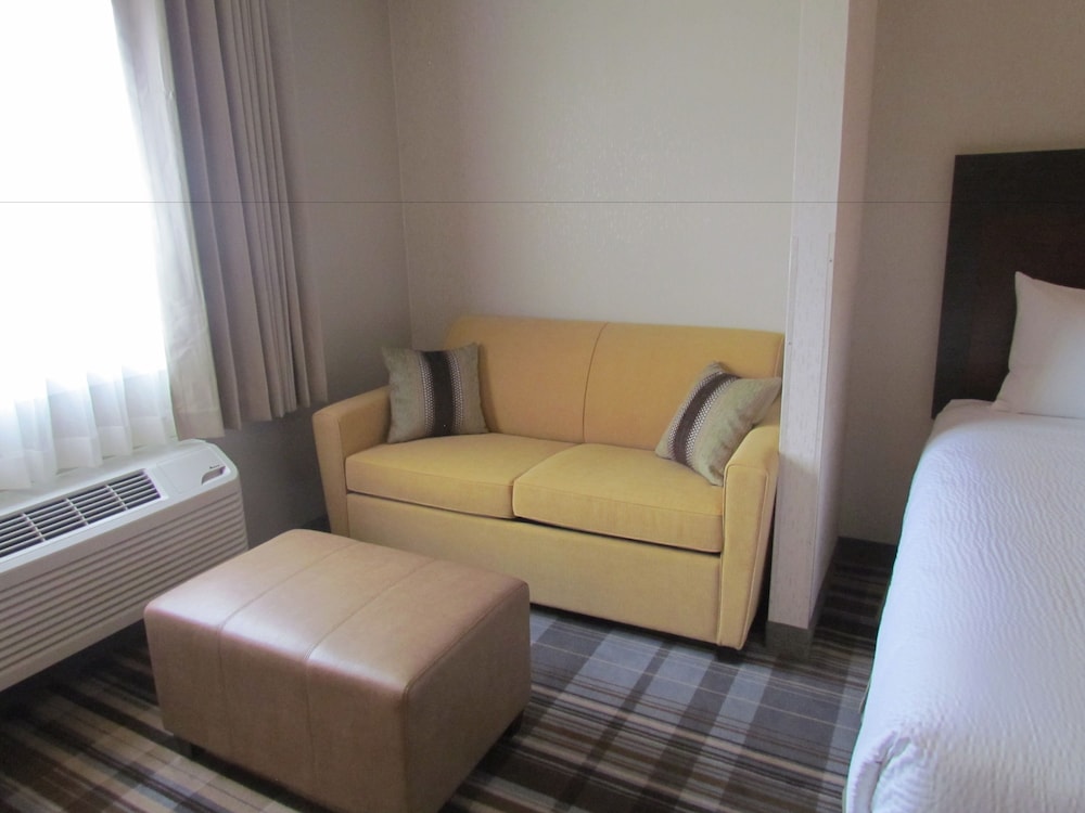Fairfield Inn & Suites by Marriott Airdrie 23/54